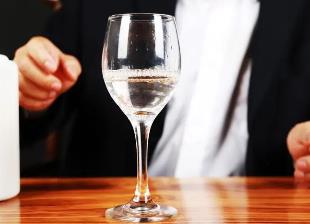 白酒五步品酒法，静/观/闻/尝/悟让你从小白秒变专业品酒师